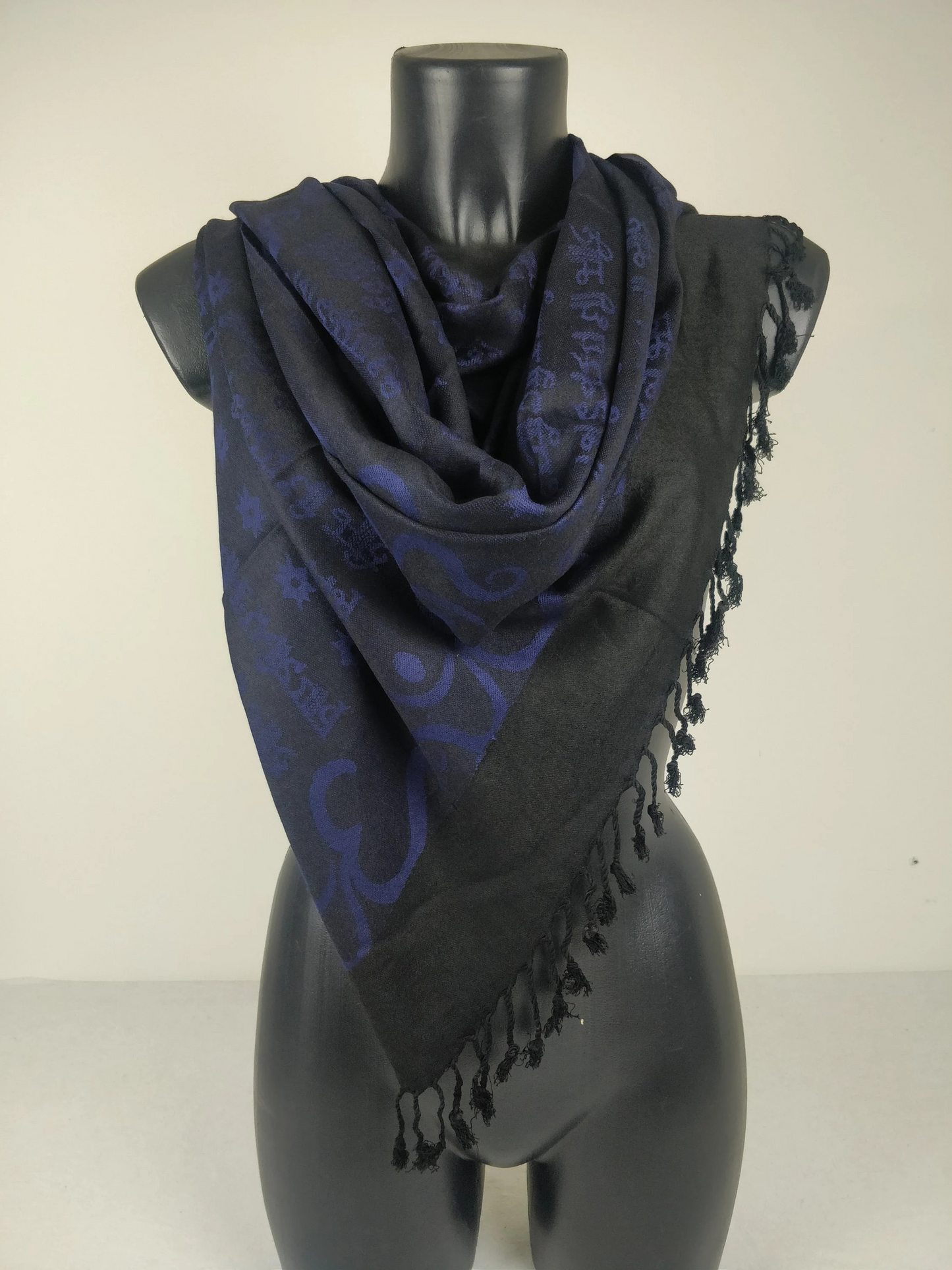 Pashmina Kharma réversible en viscose. Echarpe motifs ohm bleu.