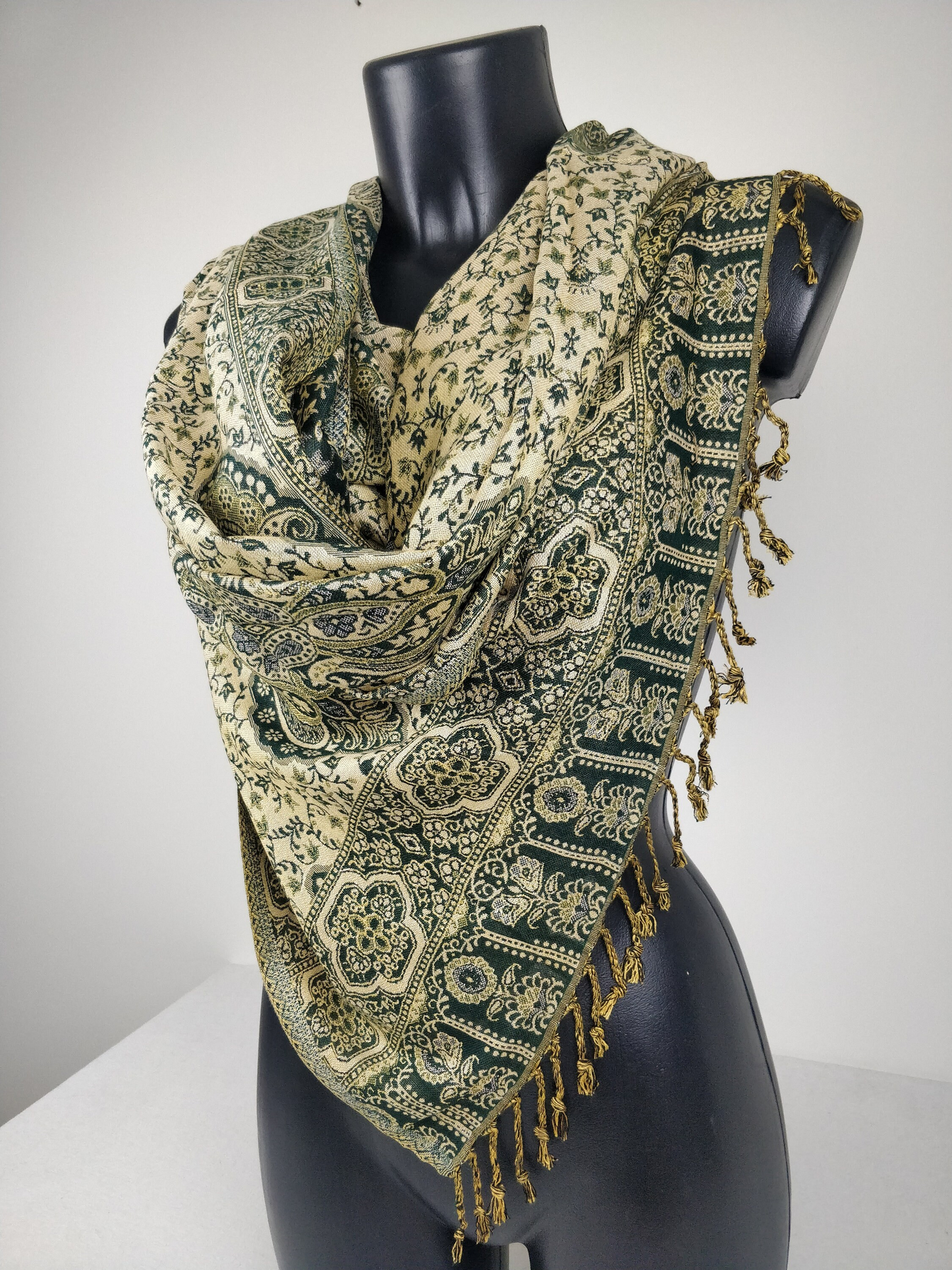 Daksha Wende-Pashmina aus Viskose. Blaues und cremefarbenes Paisley-Muster.