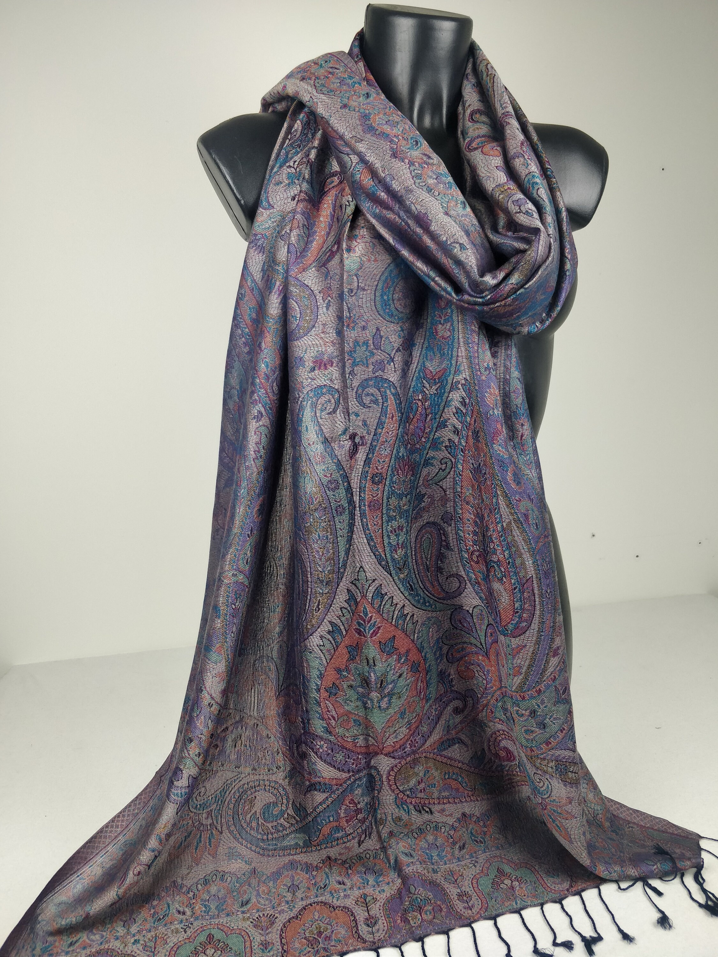 Wende-Mangal-Pashmina aus Modal/Seide. Braunes Paisley-Muster.