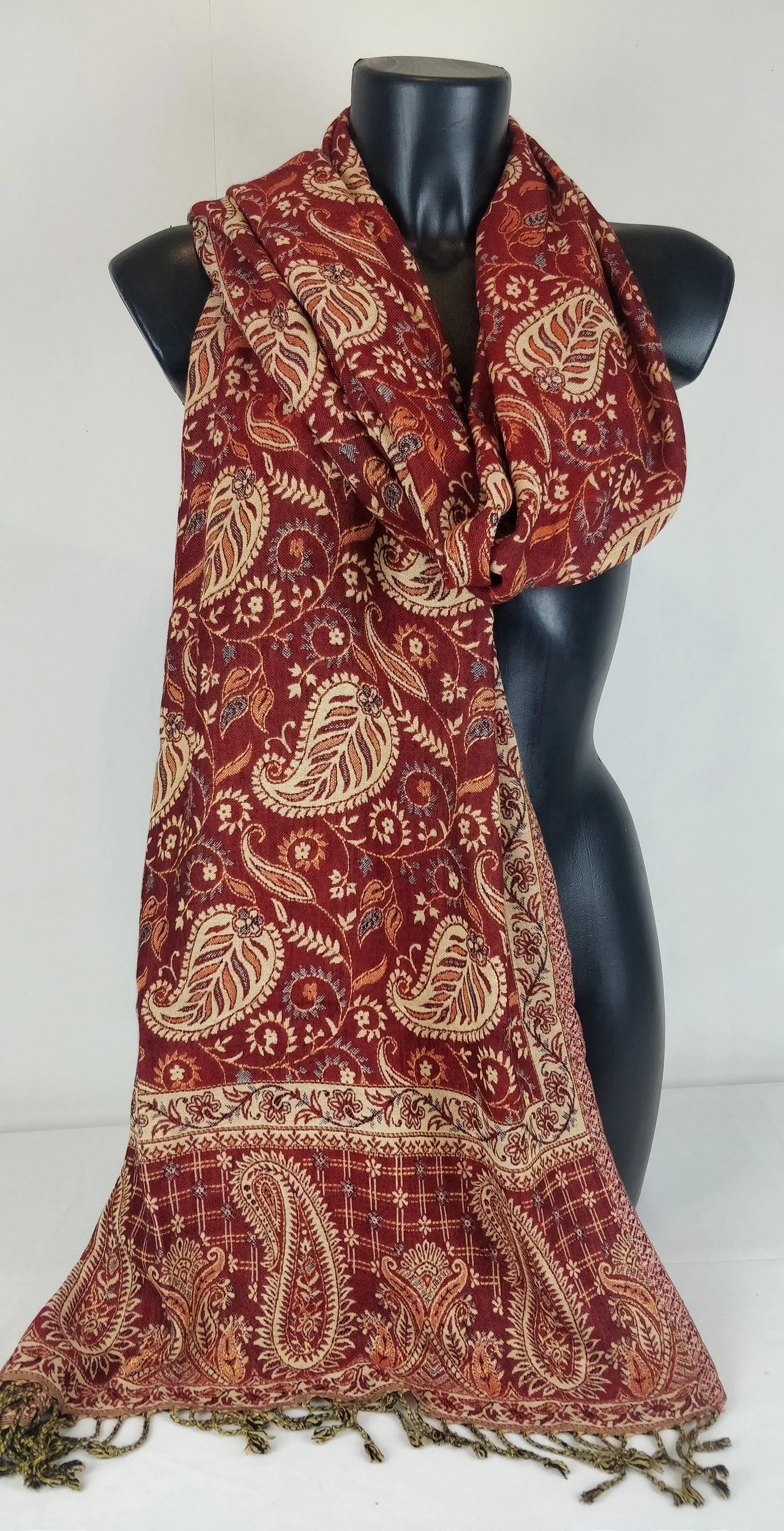 Pashmina Asoha réversible en viscose. Echarpe motif paisley rouge.