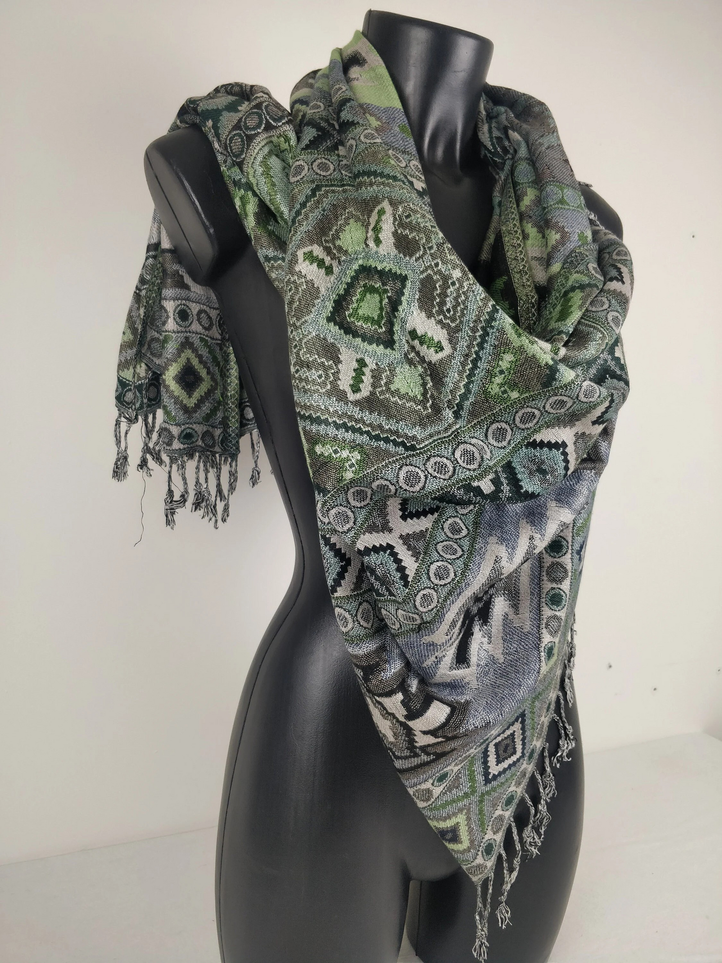 Pashmina Jyoti en viscose multicolore et réversible. Echarpe motif inca, tons vert.