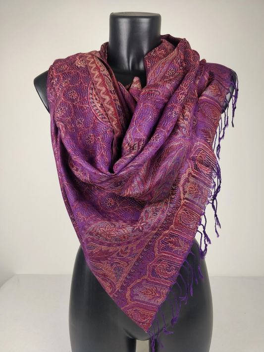 Wende-Mangal-Pashmina aus Modal/Seide. Schal mit blauen Paisleymustern.