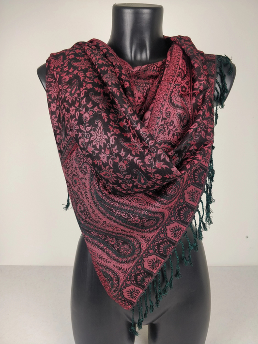 Pashmina réversible Sankya en viscose. Echarpe motif paisley noir et rouge.