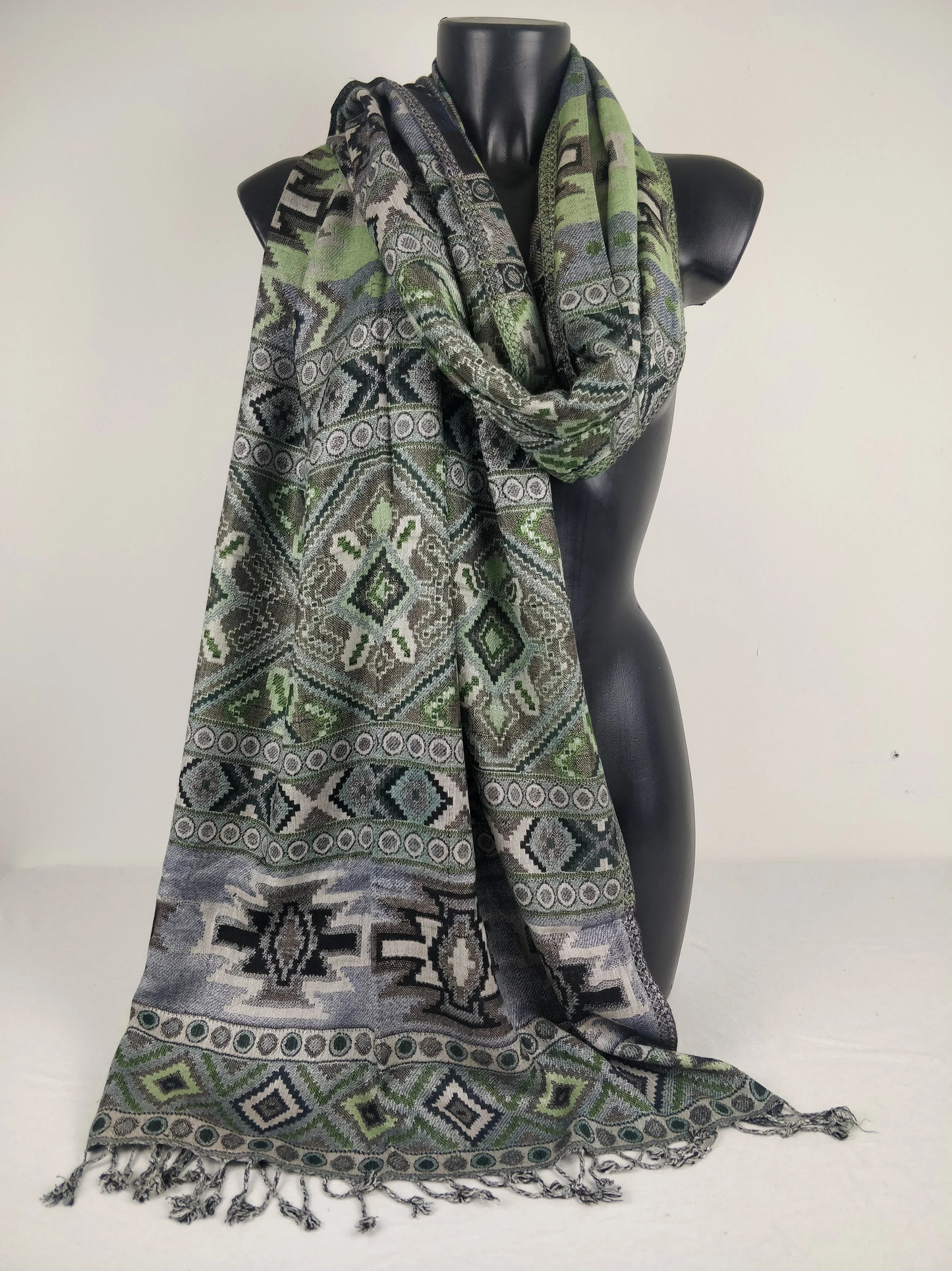 Pashmina Jyoti en viscose multicolore et réversible. Echarpe motif inca, tons vert.