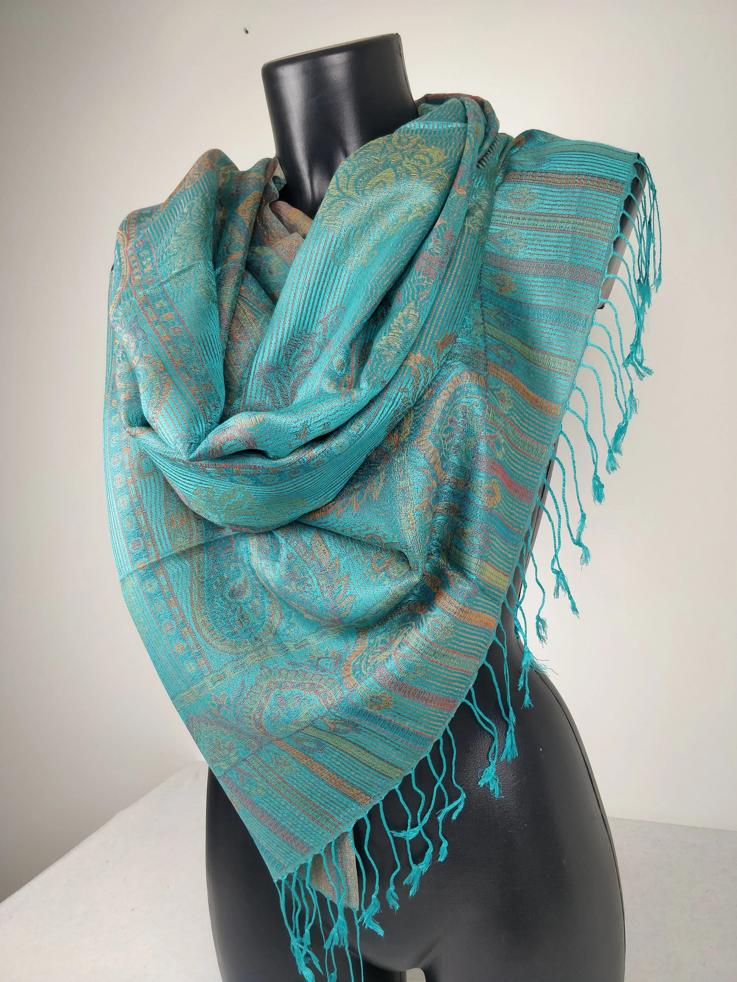 Pashmina Mangal réversible en modal / soie. Echarpe motif paisley turquois.