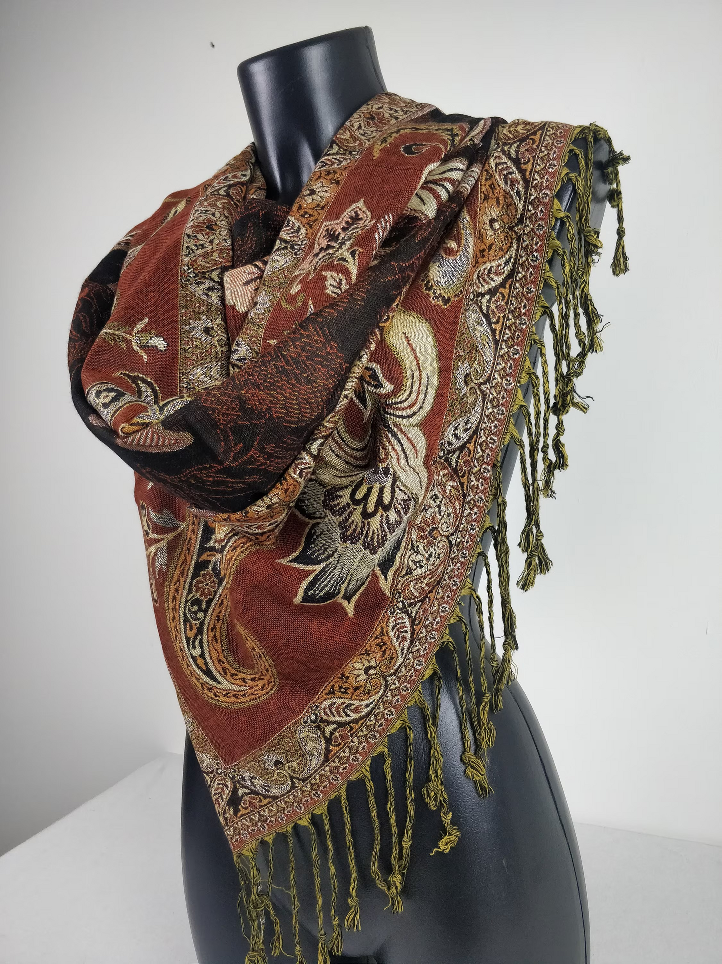 Vintage Hantra Pashmina aus Viskose. Wendeschal mit braunen und schwarzen Blumenmustern.