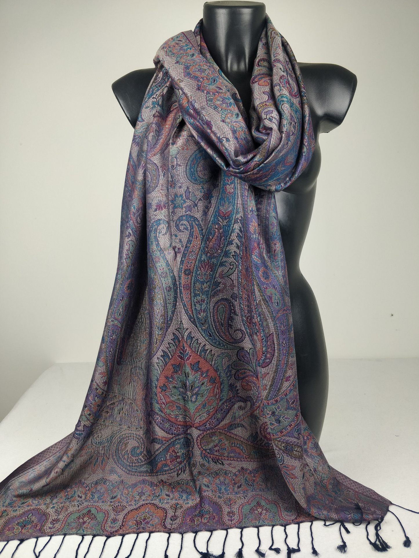 Wende-Mangal-Pashmina aus Modal/Seide. Braunes Paisley-Muster.