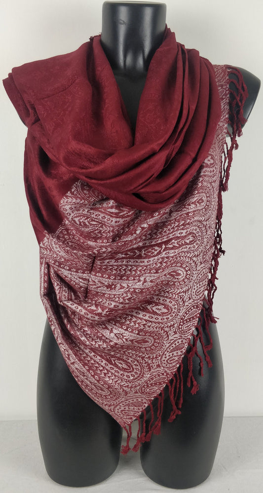 Pashmina Vaisana en viscose. Echarpe bicolore avec motifs paisley rouge et blanc