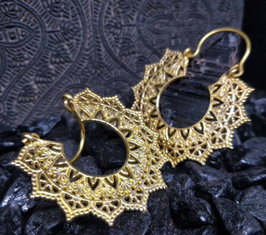 Créoles boho mandala. Boucles d'oreilles bohème en laiton / laiton plaqué argent.