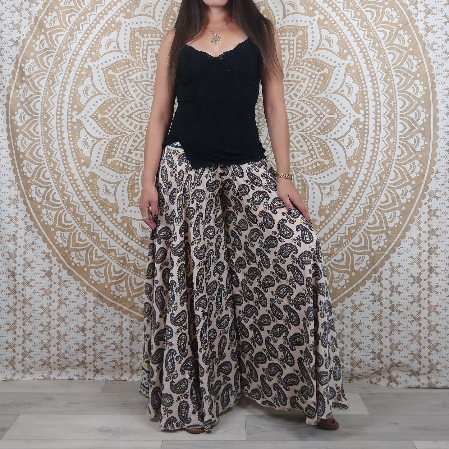 Pantalon femme Sirohi en soie indienne. Pantalon jupe. Imprimé paisley blanc et marron