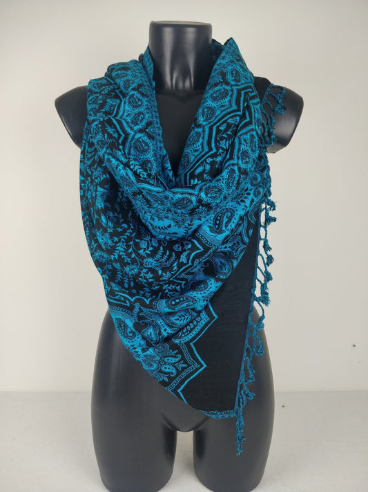 Sangam Wende-Pashmina aus Viskose. Blaues und schwarzes Paisleymuster.