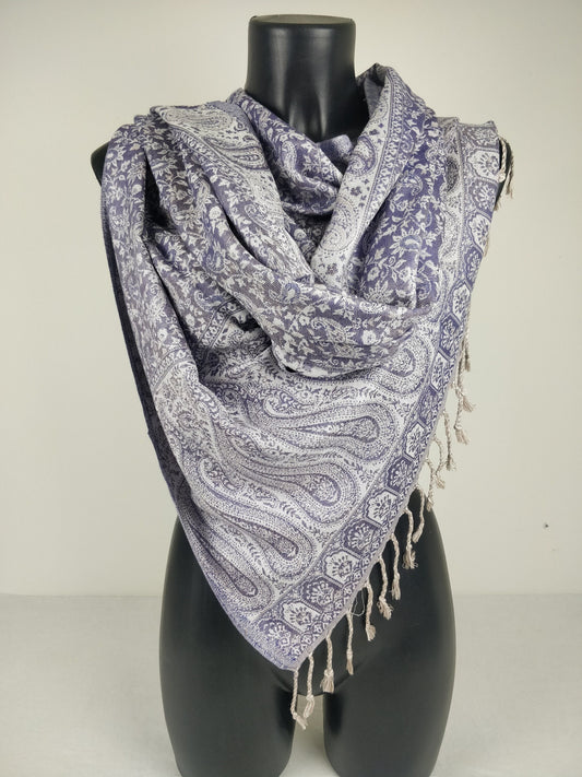 Pashmina réversible Sankya en viscose. Echarpe motif paisley violet et blanc.