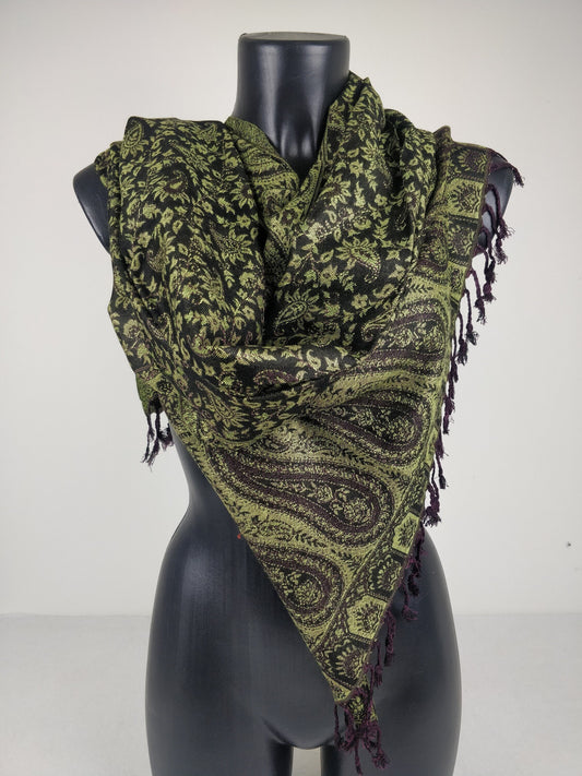 Pashmina réversible Sankya en viscose. Echarpe motif paisley vert et noir.