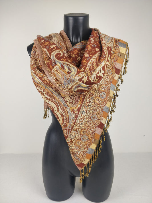 Pashmina vintage Hantra en viscose. Echarpe réversible aux motifs paisley rouille et crème.