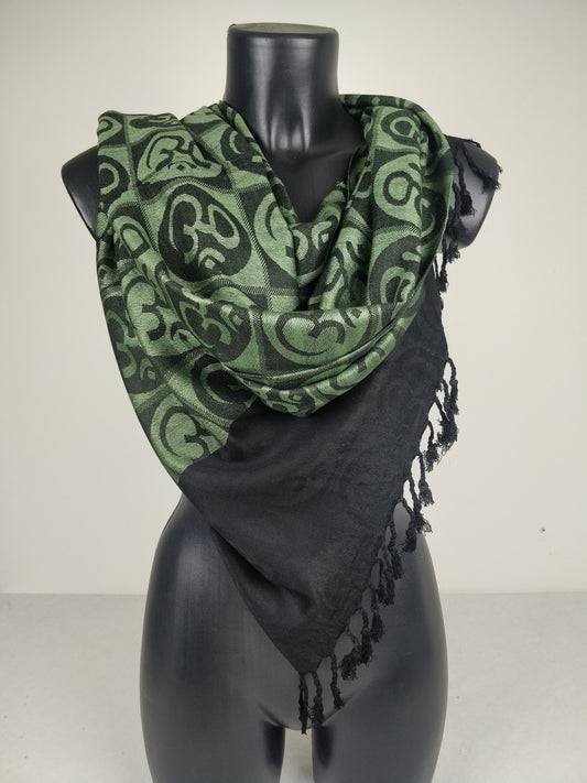 Pashmina Kharma réversible en viscose. Echarpe motifs ohm vert et noir.