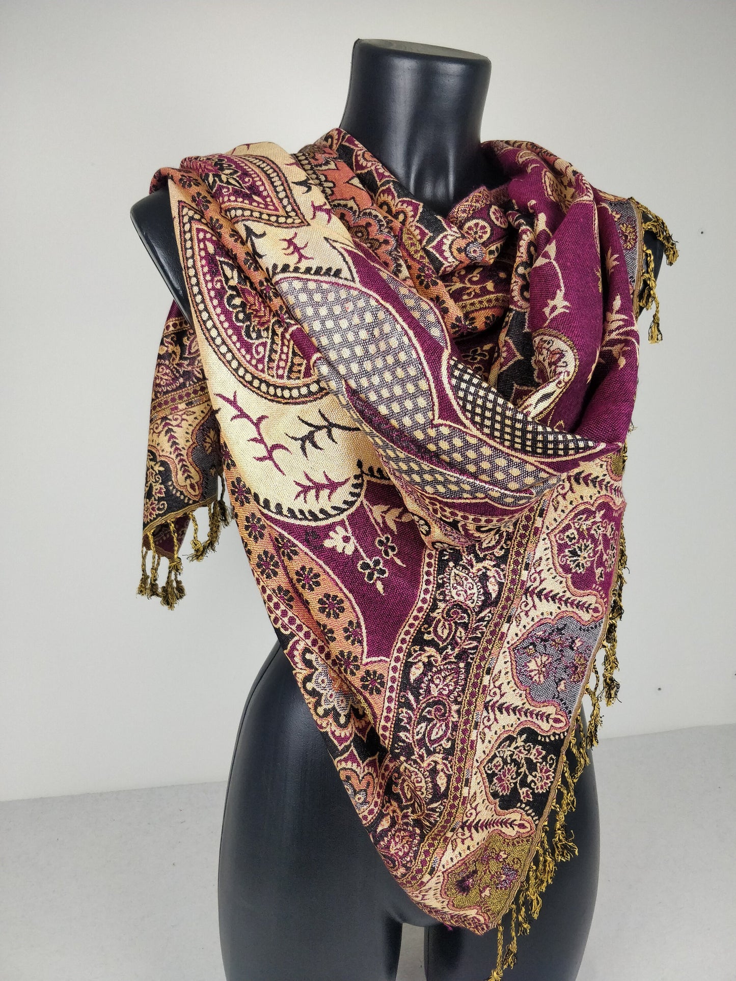 Vintage Hantra Pashmina aus Viskose. Wendeschal mit fuchsiafarbenen Paisley-Mustern.