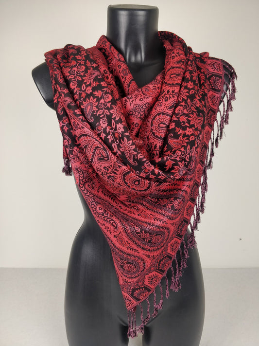 Sankya Wende-Pashmina aus Viskose. Schwarz-rosa Paisley-Muster.