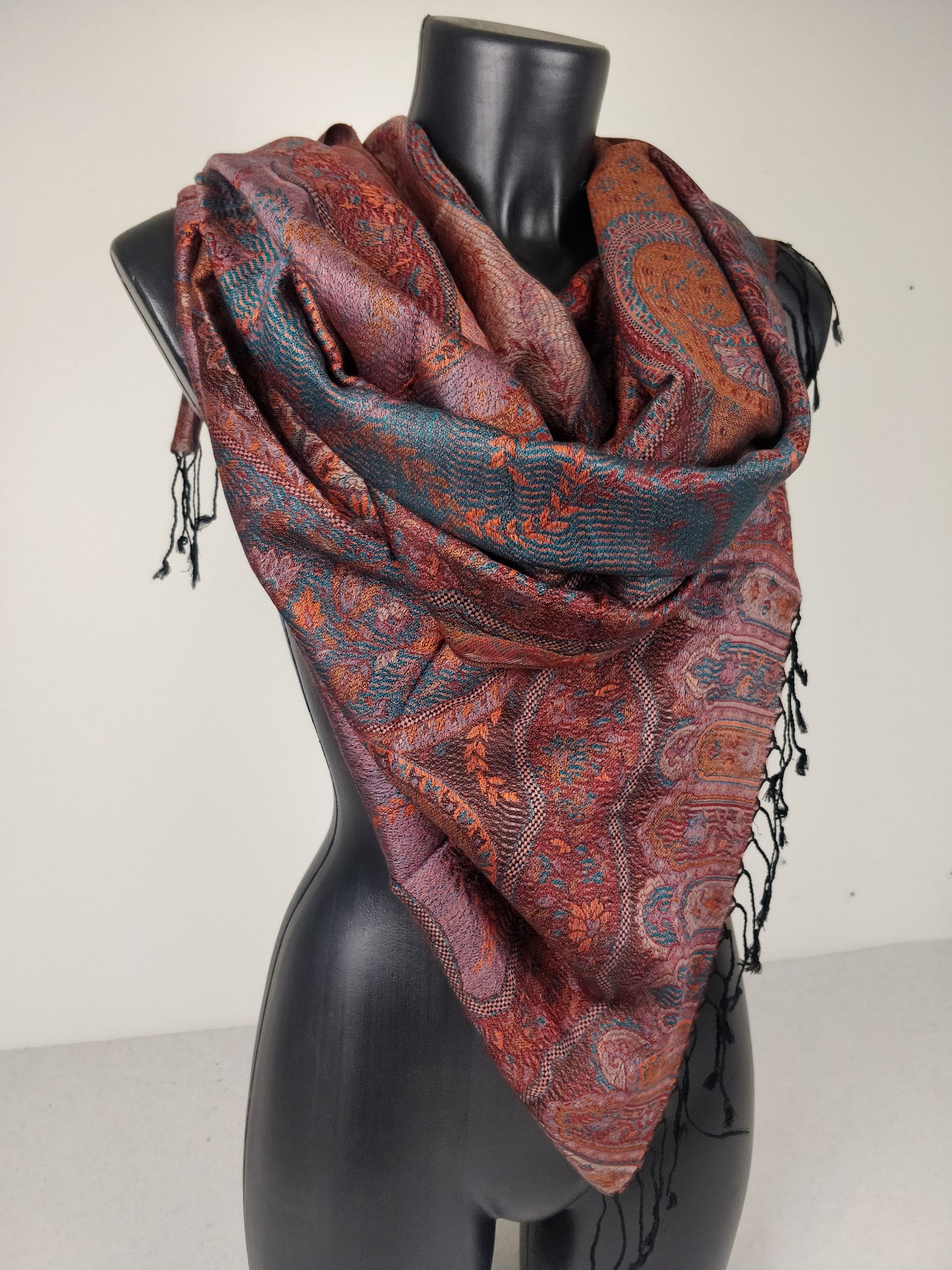 Wende-Mangal-Pashmina aus Modal/Seide. Braunes und blaues Paisley-Muster.