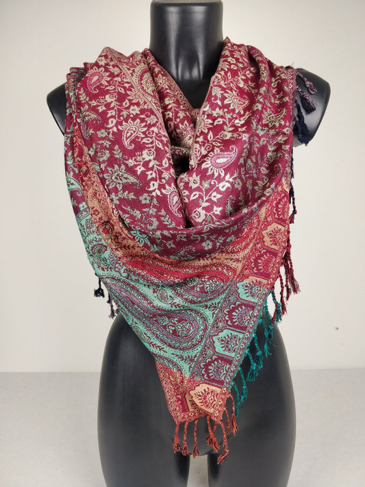 Mehrfarbiger Sankya Wende-Pashmina aus Viskose. Fuchsia und grünes Paisleymuster.