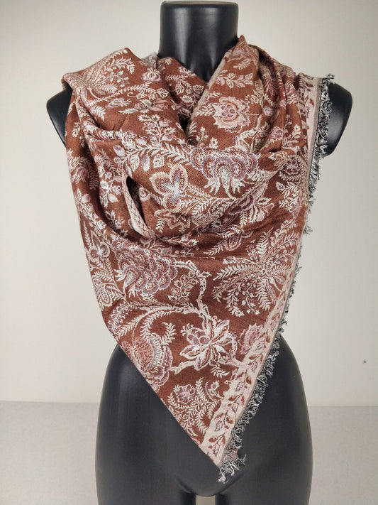 Wende-Pashmina aus Viskose. Braunes, weißes und rosa Blumenmuster.