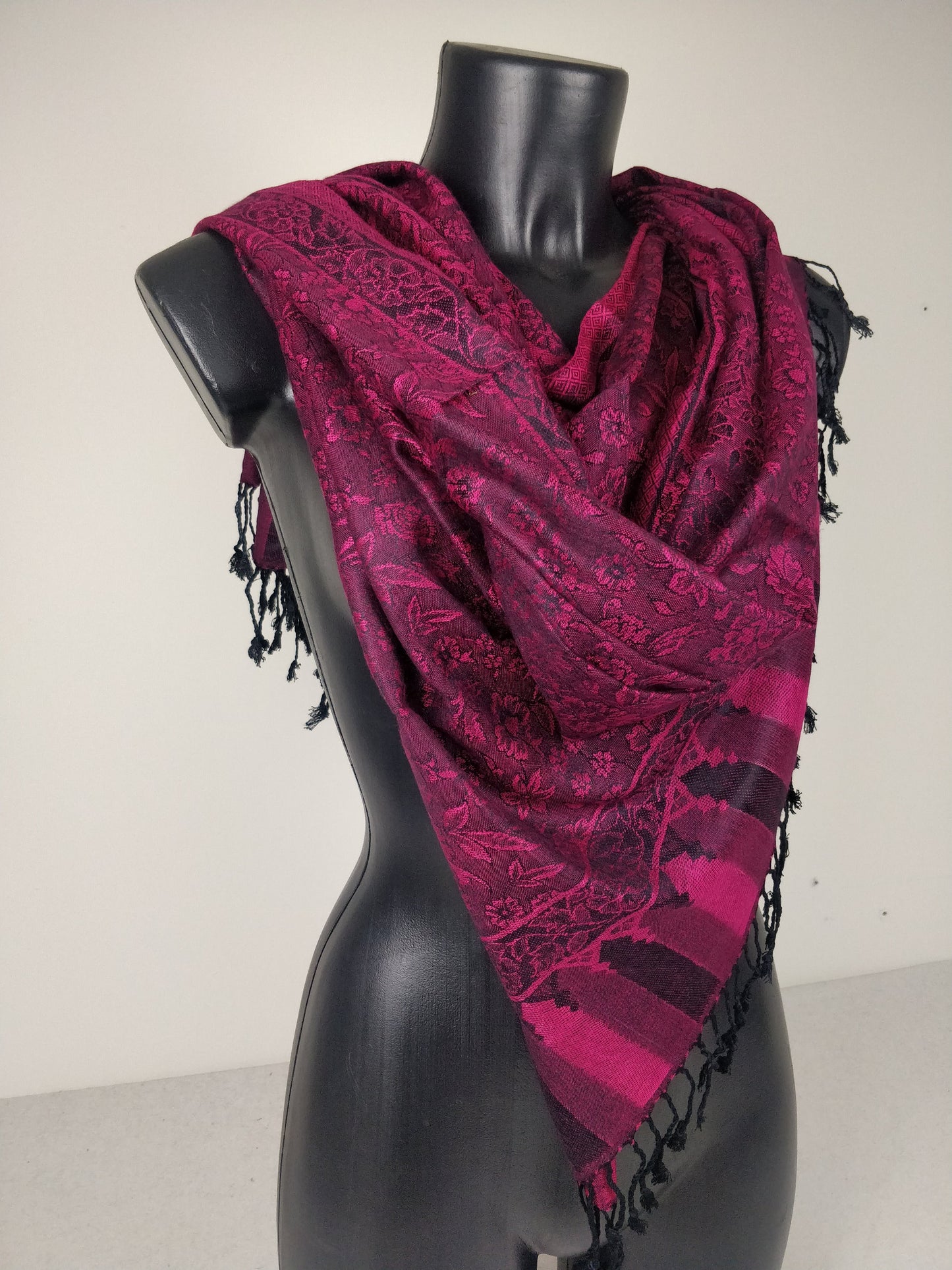 Pashmina Mangal réversible en modal / soie. Echarpe motif fleuri fuchsia.