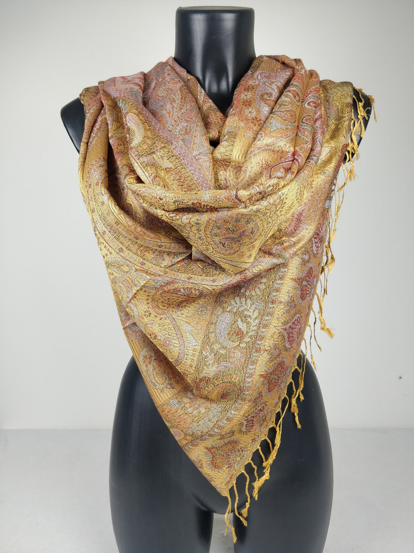 Wende-Mangal-Pashmina aus Modal/Seide. Gelber und brauner Schal mit Paisleymuster.