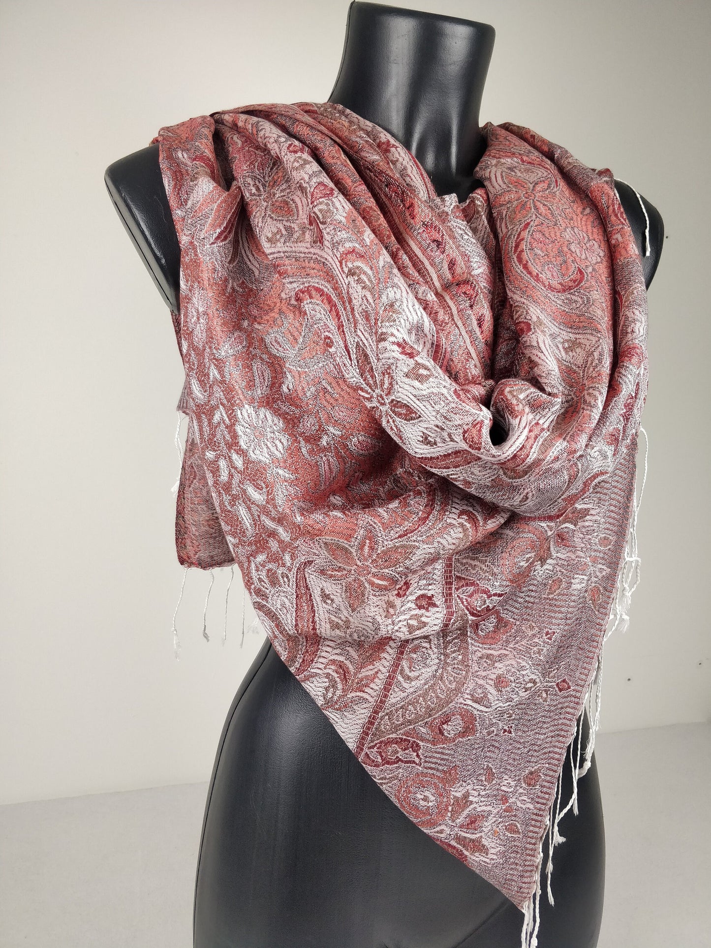 Wende-Mangal-Pashmina aus Modal/Seide. Rosa-weißes Paisley-Muster.