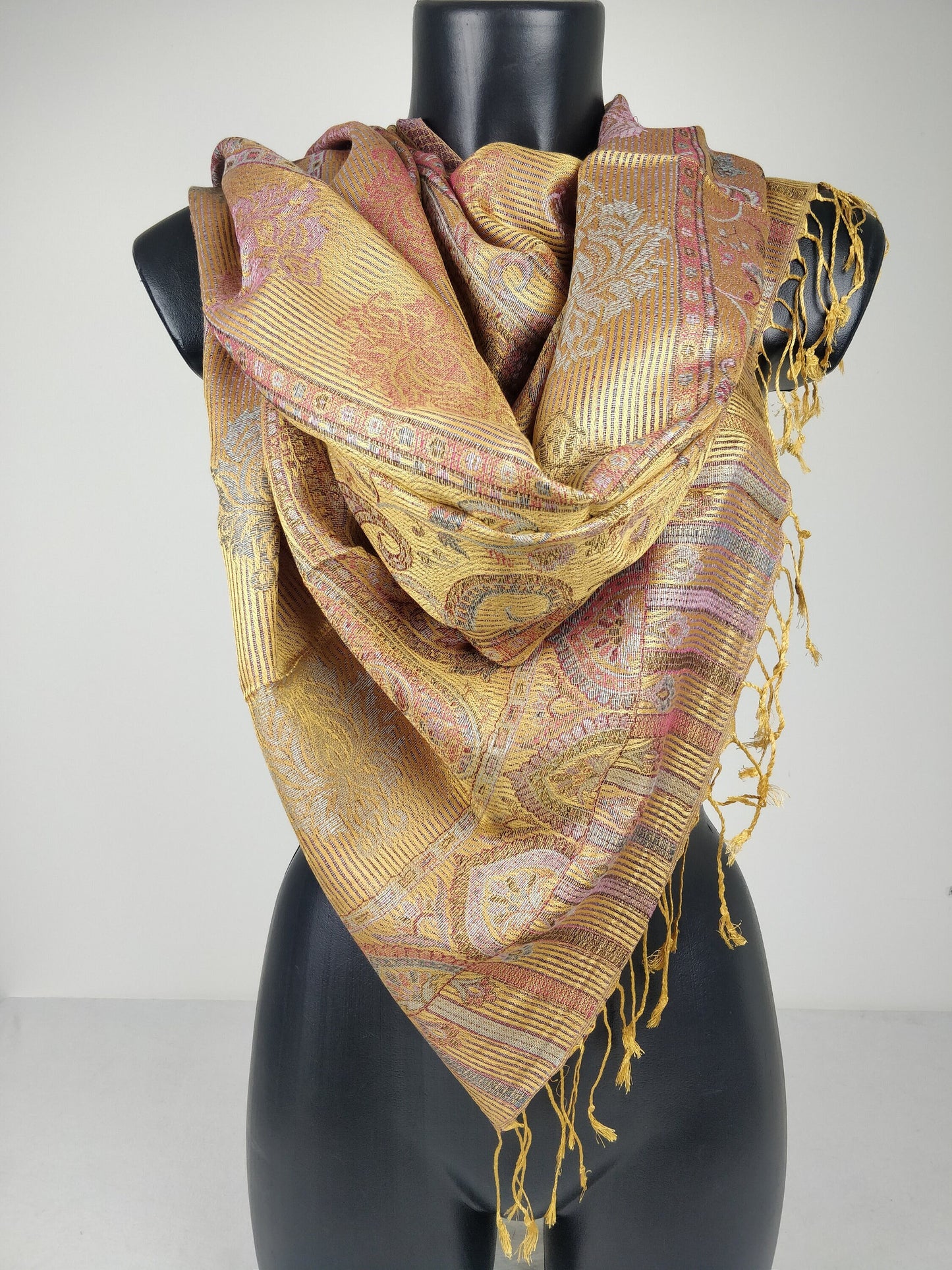 Wende-Mangal-Pashmina aus Modal/Seide. Gelbes Paisley-Muster.