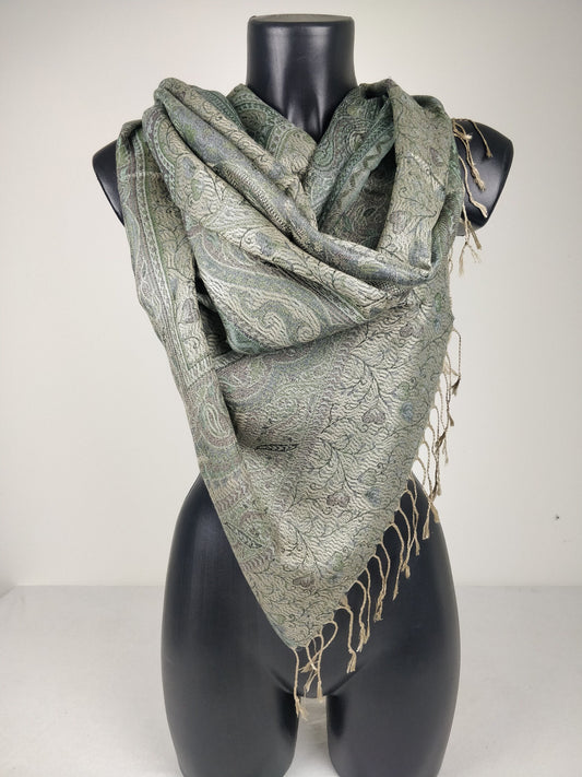 Pashmina Mangal réversible en modal / soie. Echarpe motif paisley vert.