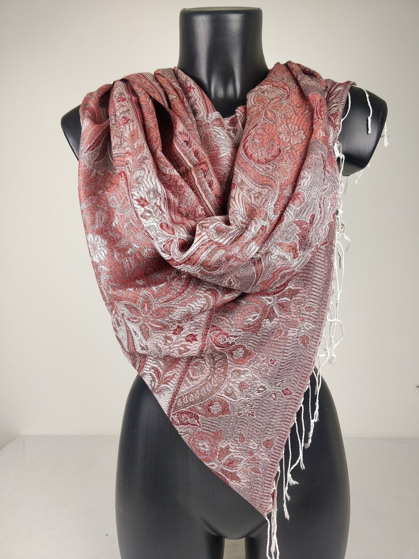 Wende-Mangal-Pashmina aus Modal/Seide. Rosa-weißes Paisley-Muster.