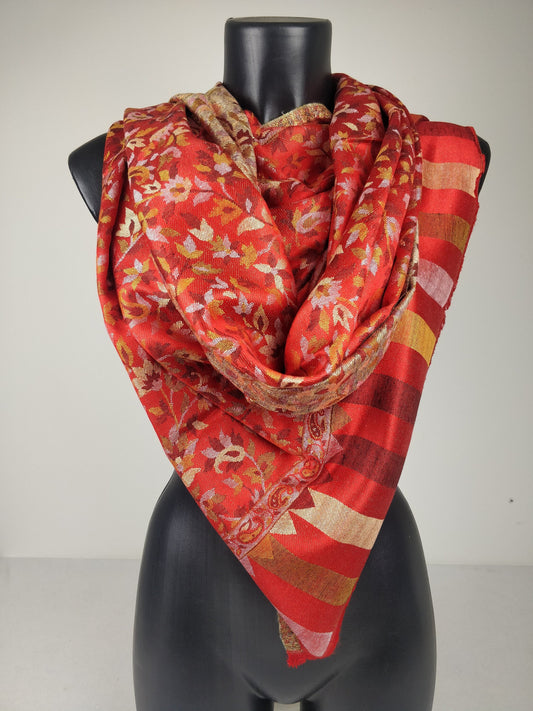 Pashmina Anjana réversible en modal. Echarpe motif fleuri rouge.