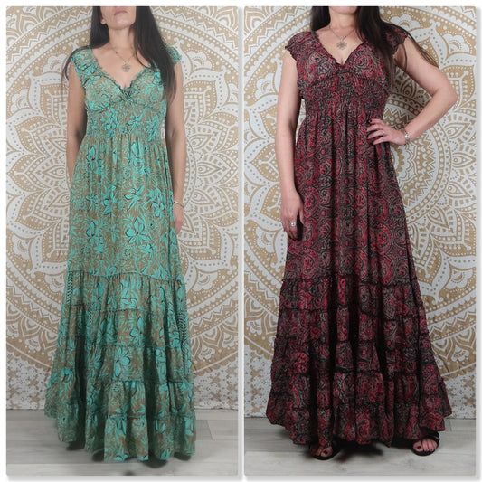 Robe longue Tehla en soie indienne. Robe bohème évasée, à volants. Motifs fleurs bleue et grise / ethnique rouge et noir.