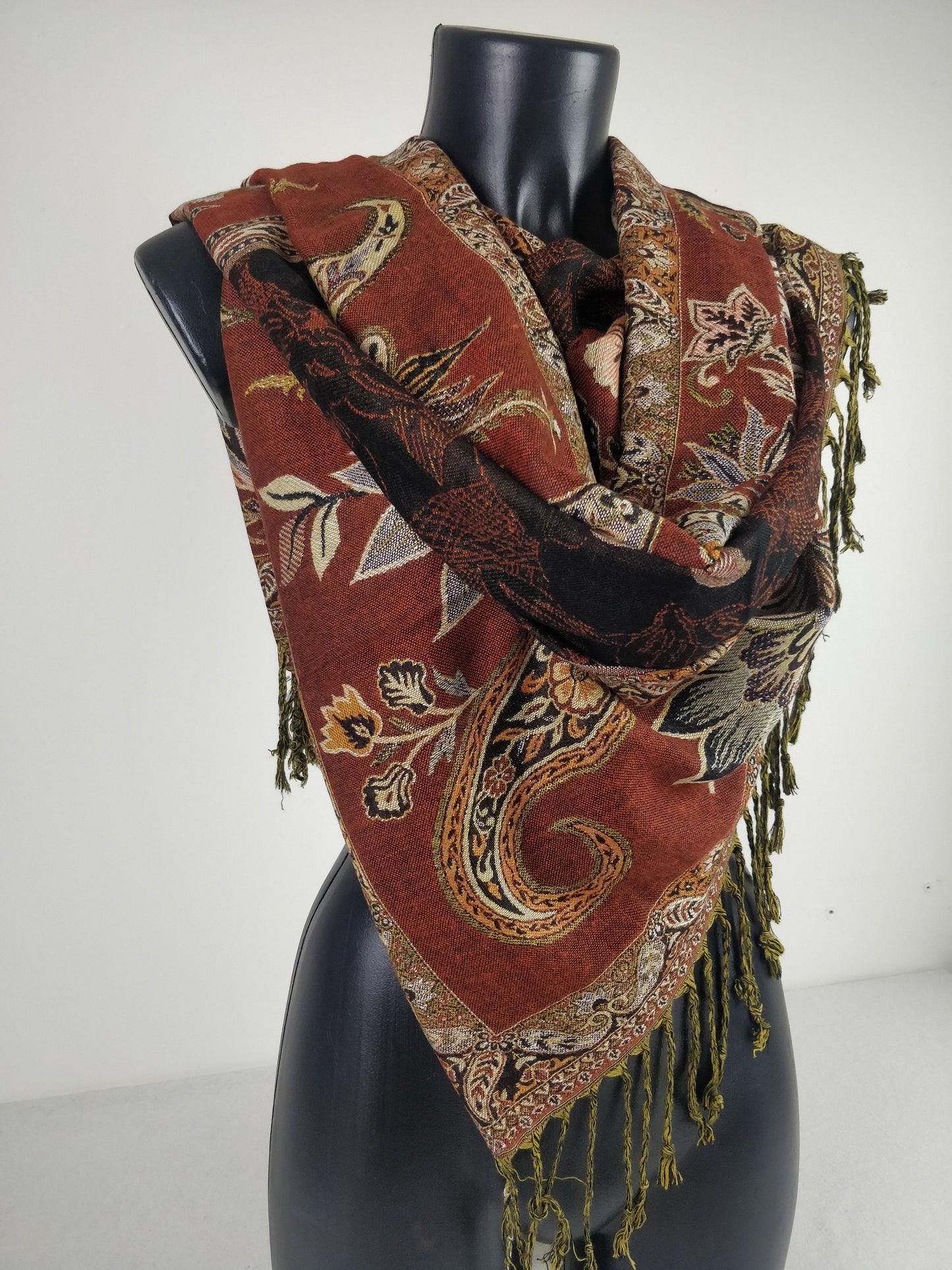 Vintage Hantra Pashmina aus Viskose. Wendeschal mit braunen und schwarzen Blumenmustern.