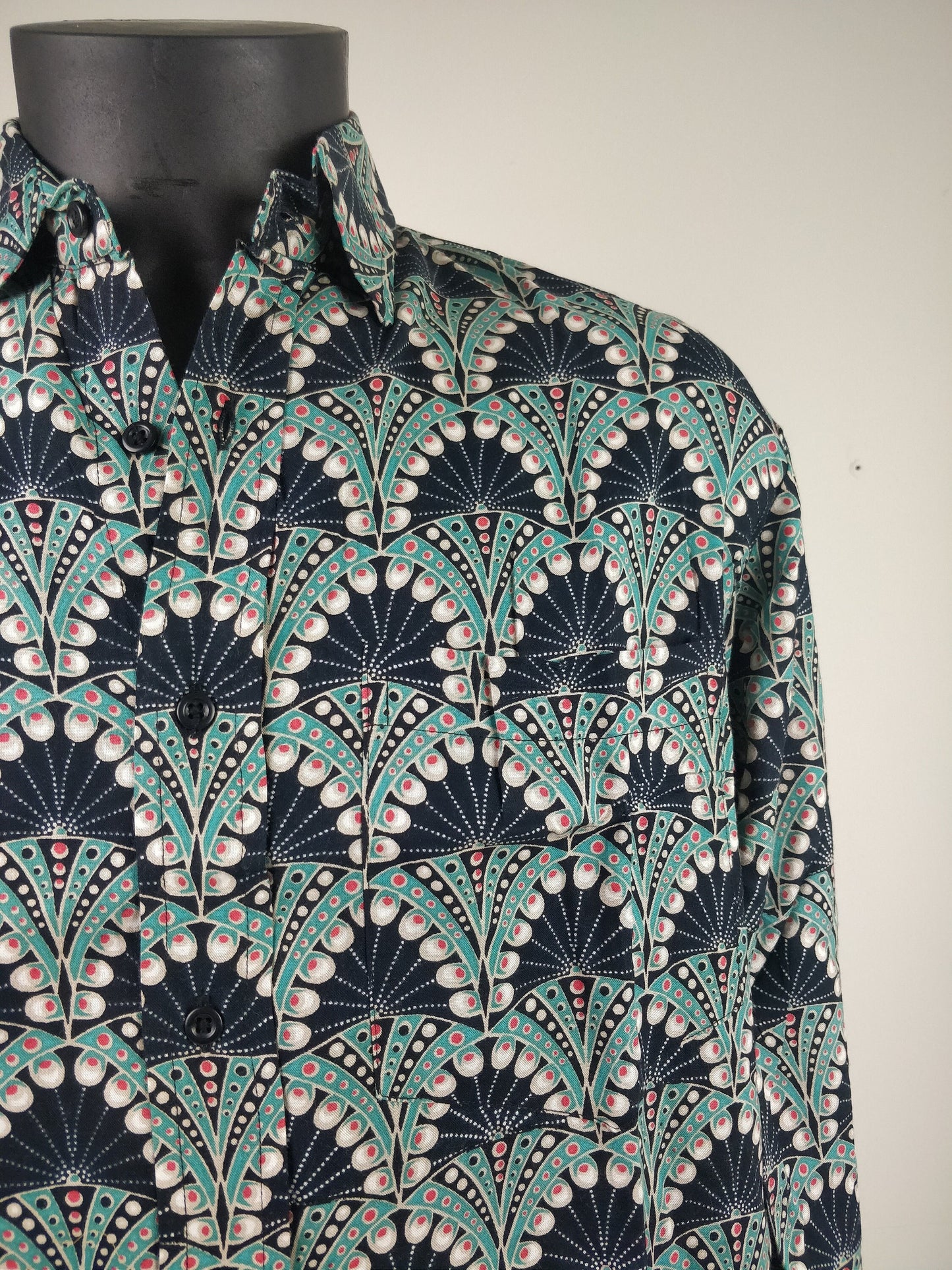 Chemise homme Rama manches longues. Chemise décontractée souple en rayonne. Motif ethnique bleu.