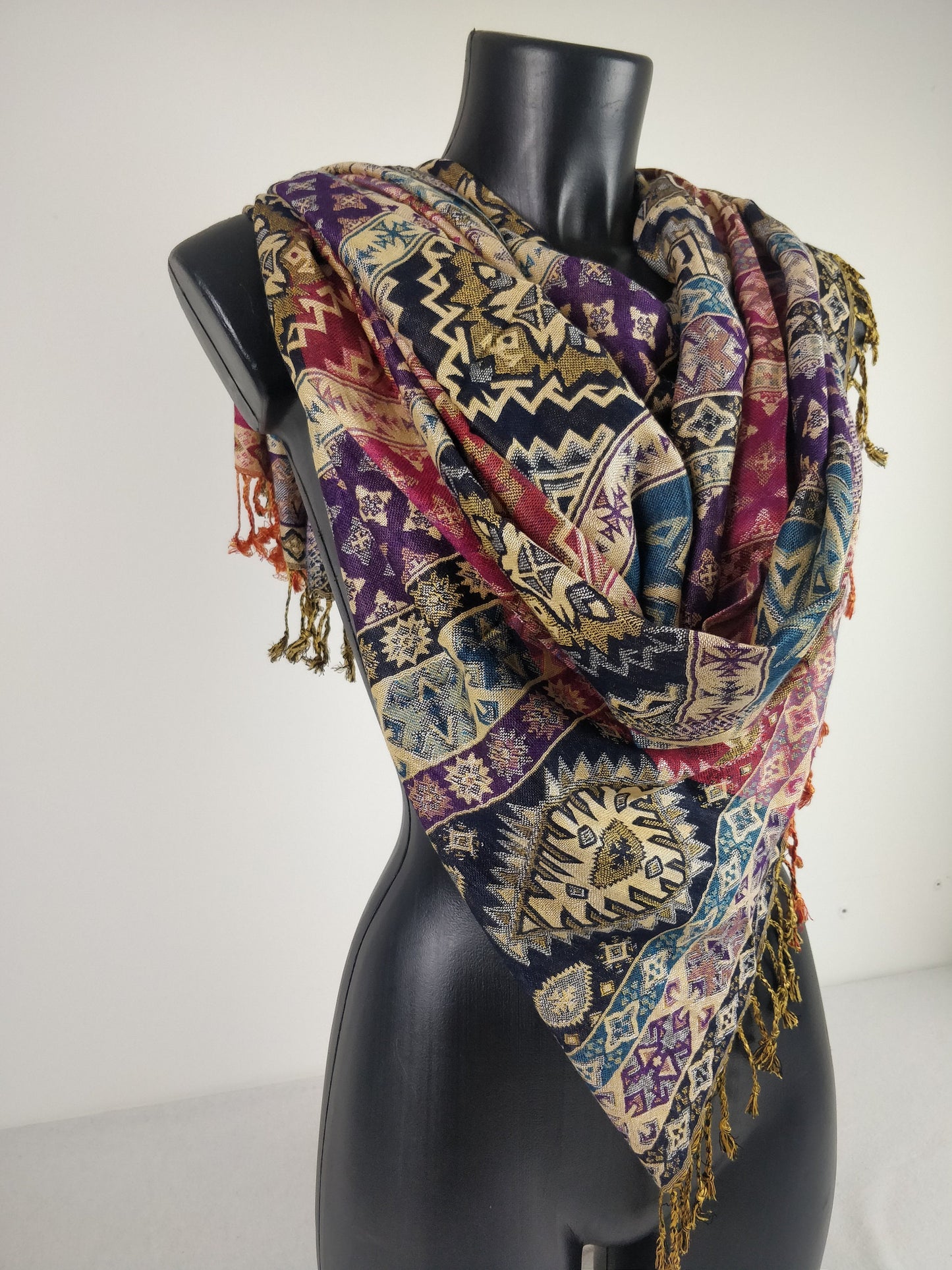 Pashmina Ayana réversible en viscose. Motif inca multicolore.