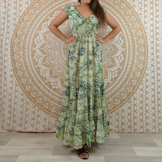 Robe longue Tehla en soie indienne. Robe bohème évasée, à volants. Imprimé fleuri vert et blanc.