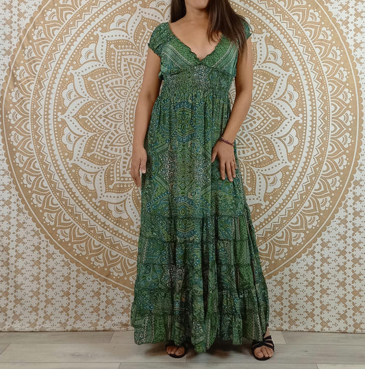 Robe longue Tehla en soie indienne. Robe bohème évasée, à volants. Imprimé ethnique vert.