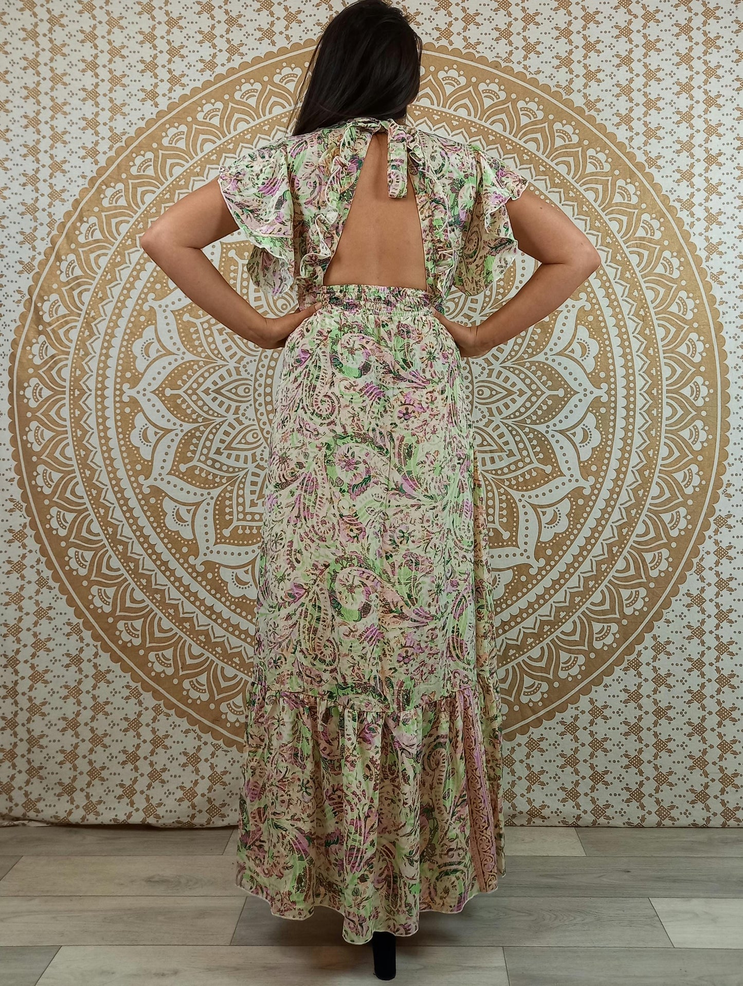 Robe dos nu Vaishali en soie indienne. Robe longue bohème. Imprimé fleuri vert et rose.