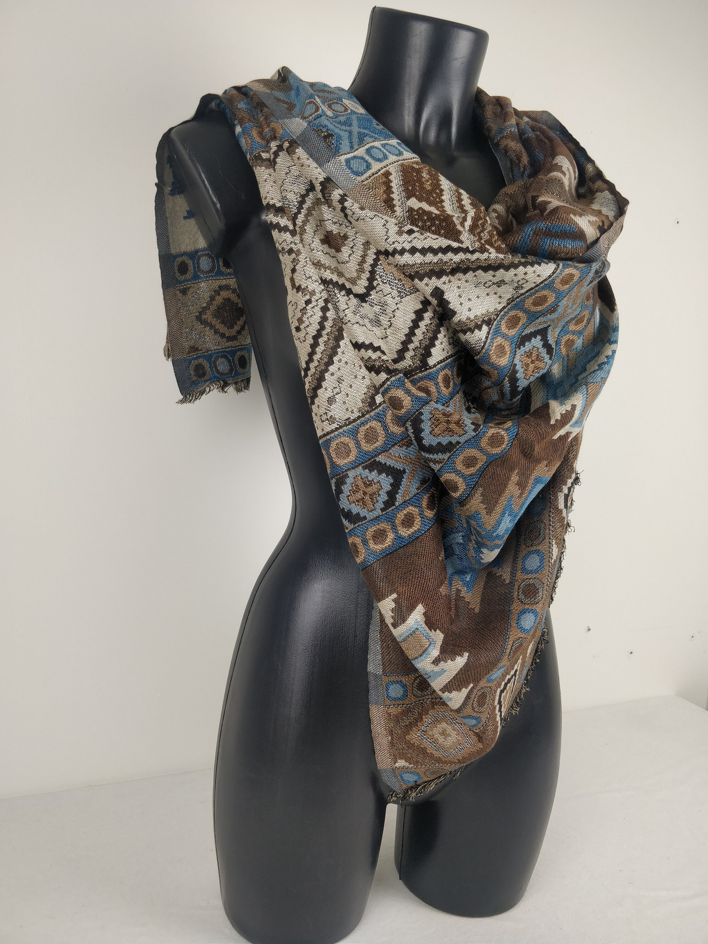 Pashmina Jyoti en viscose multicolore réversible. Echarpe aux motifs inca, marron et bleu.