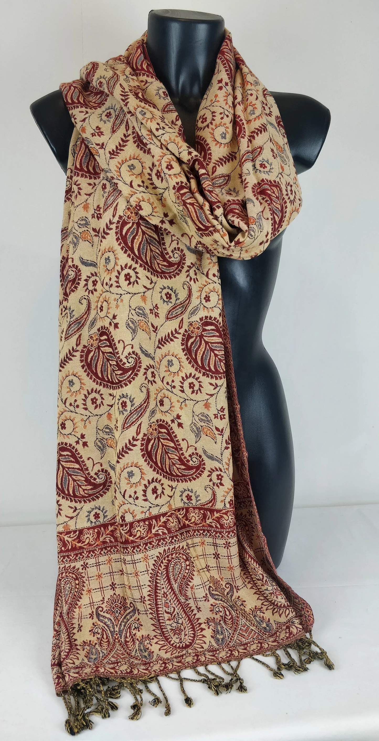 Pashmina Asoha réversible en viscose. Echarpe motif paisley rouge.