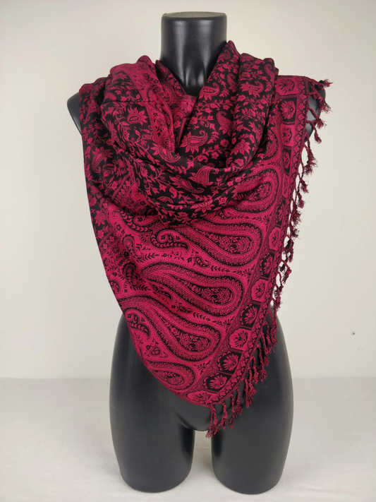 Pashmina réversible avec motifs paisley rouge et noir, en viscose douce.