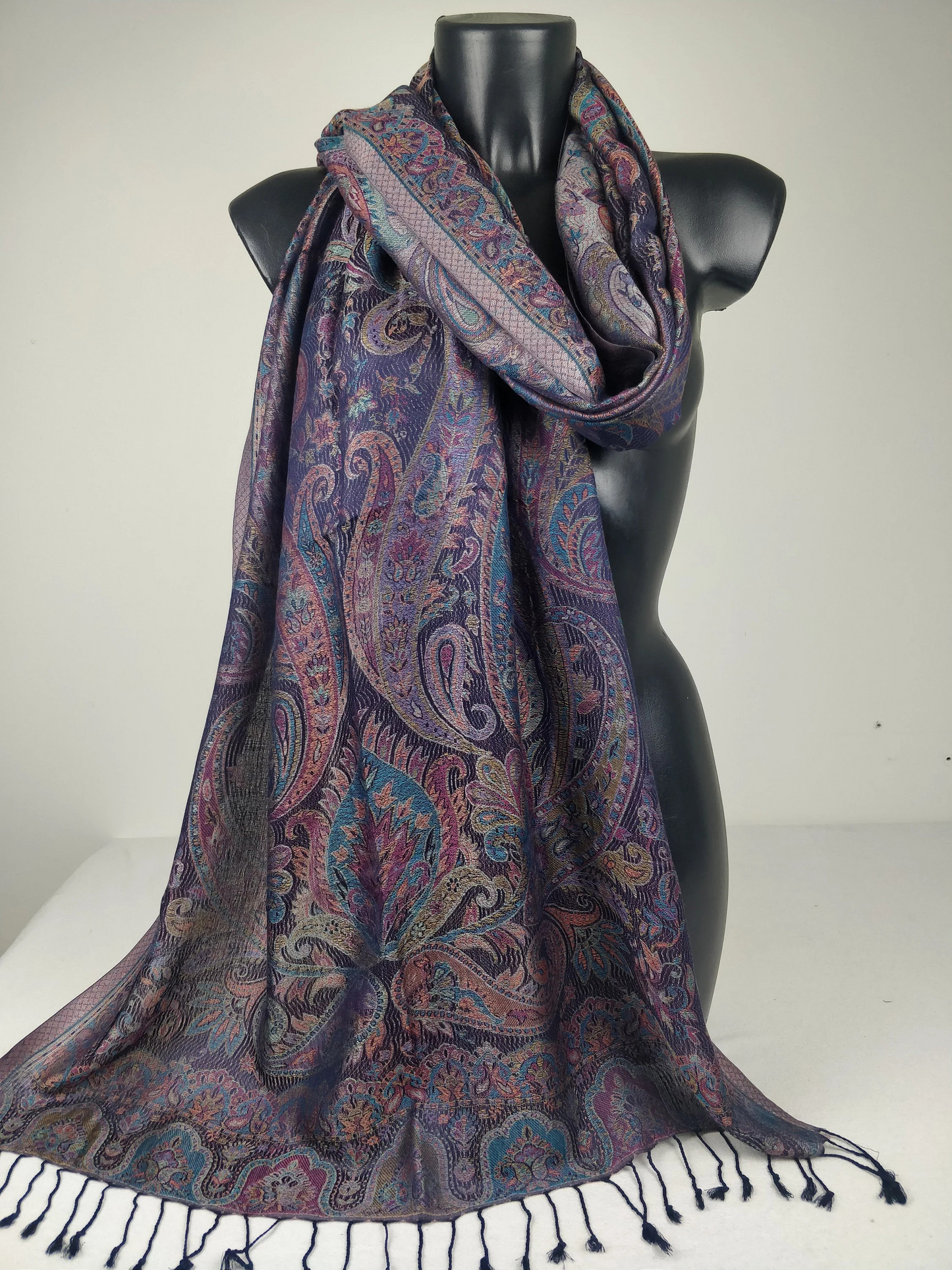 Wende-Mangal-Pashmina aus Modal/Seide. Braunes Paisley-Muster.