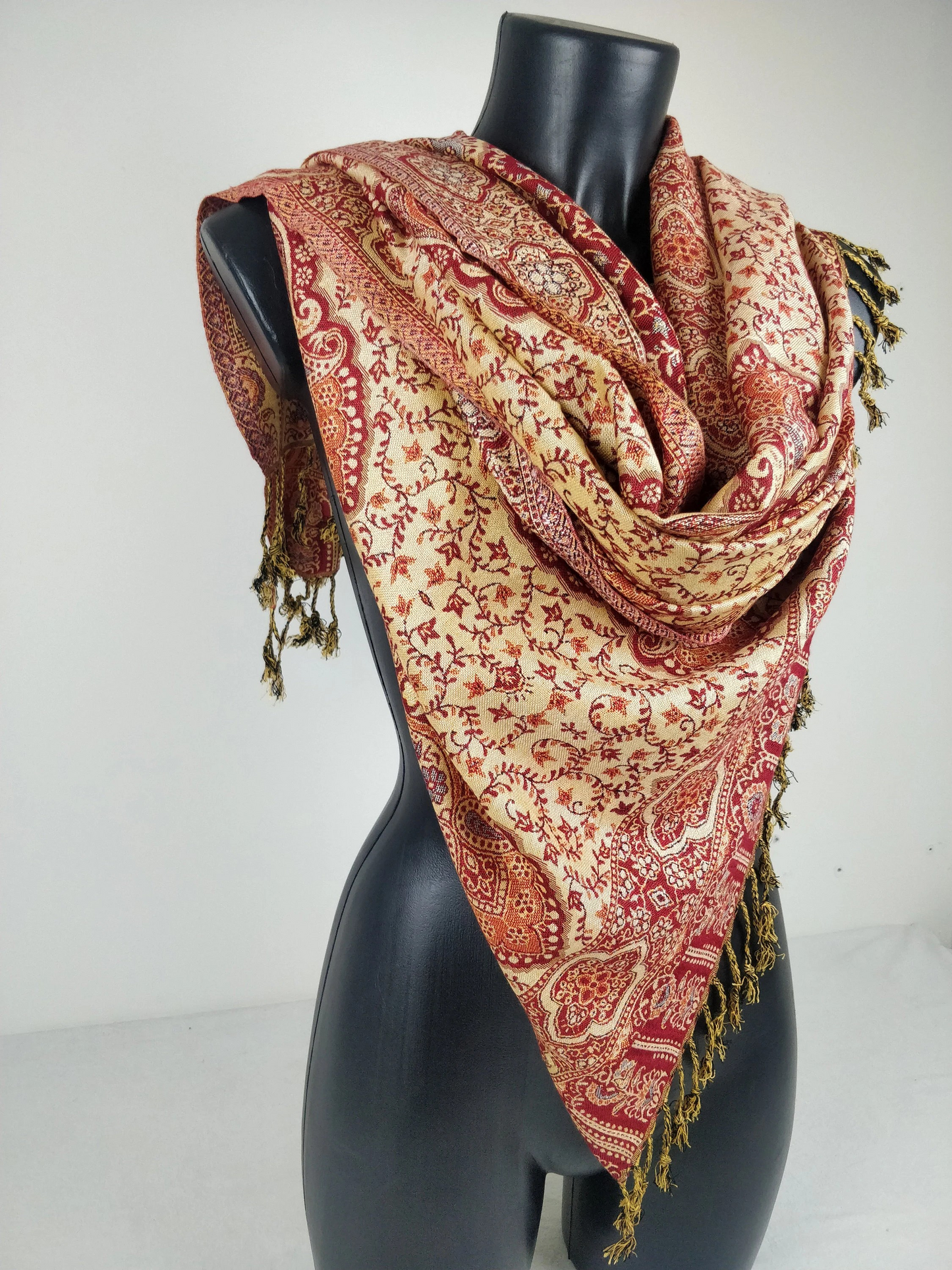 Daksha Wende-Pashmina aus Viskose. Blaues und cremefarbenes Paisley-Muster.