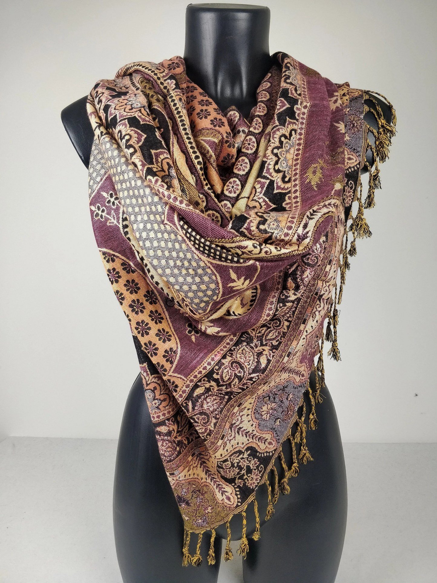 Pashmina vintage Hantra en viscose. Echarpe réversible aux motifs ethnique noir, violet et crème (Copie)