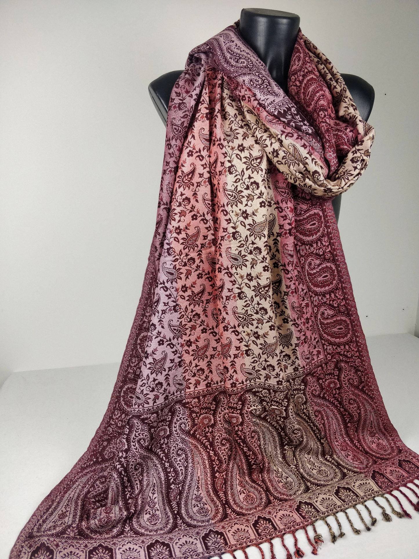 Pashmina réversible Sankya multicolore en viscose. Echarpe motif paisley tons marron.