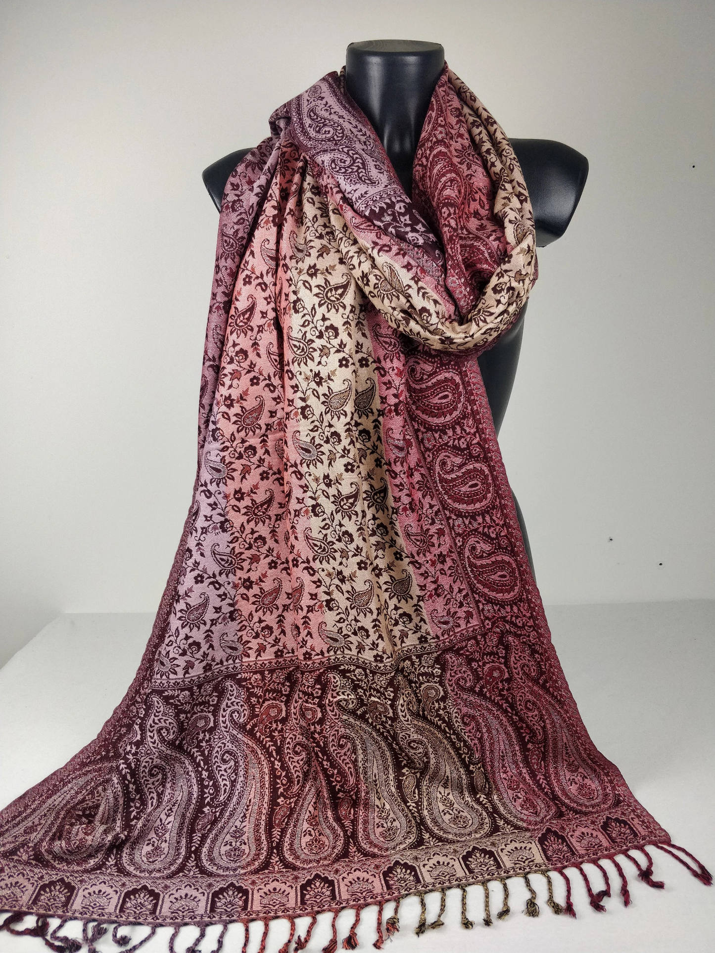 Pashmina réversible Sankya multicolore en viscose. Echarpe motif paisley tons marron.