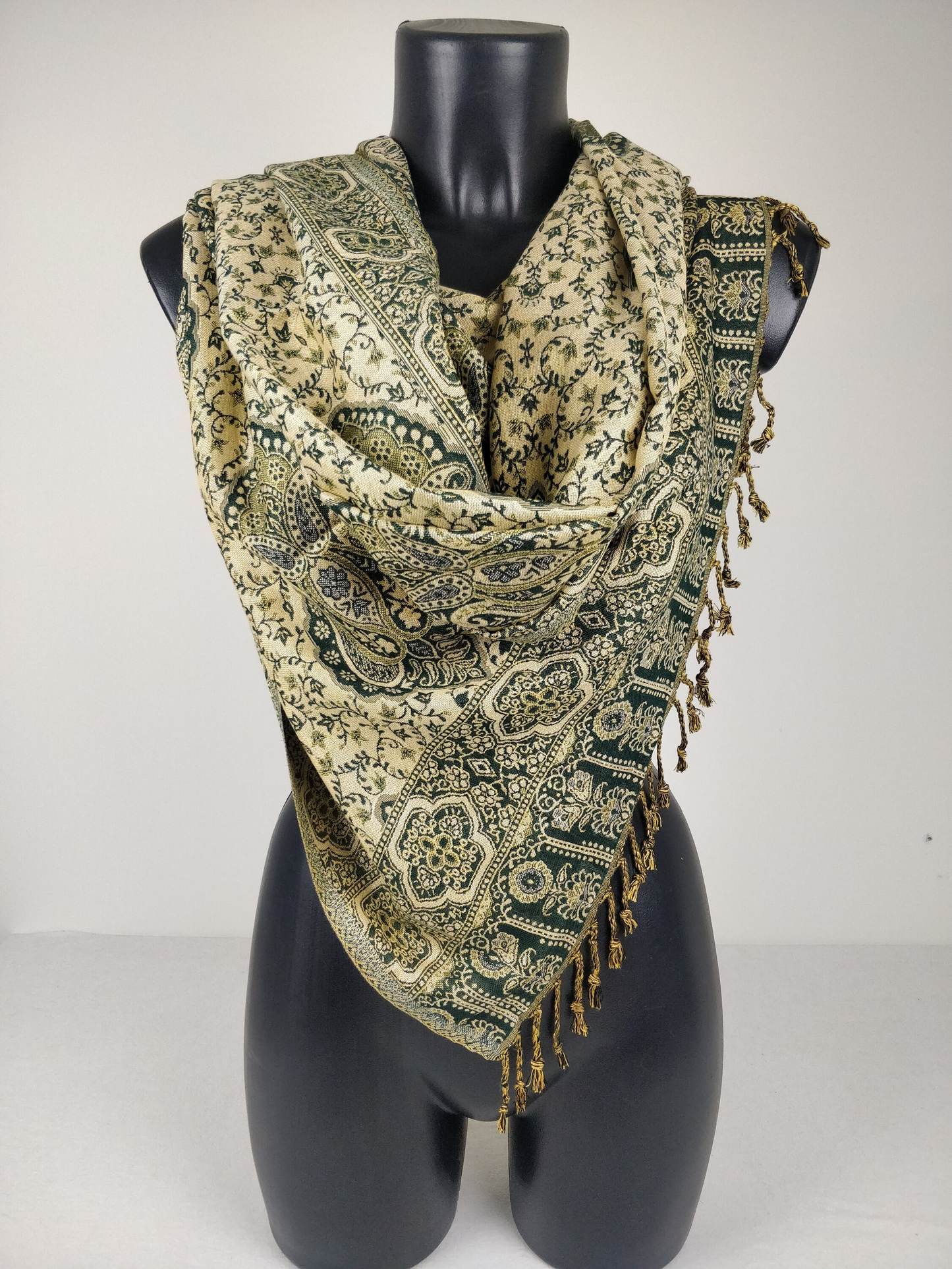 Daksha Wende-Pashmina aus Viskose. Blaues und cremefarbenes Paisley-Muster.