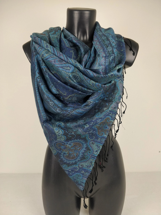 Wende-Mangal-Pashmina aus Modal/Seide. Schal mit blauen Paisleymustern.