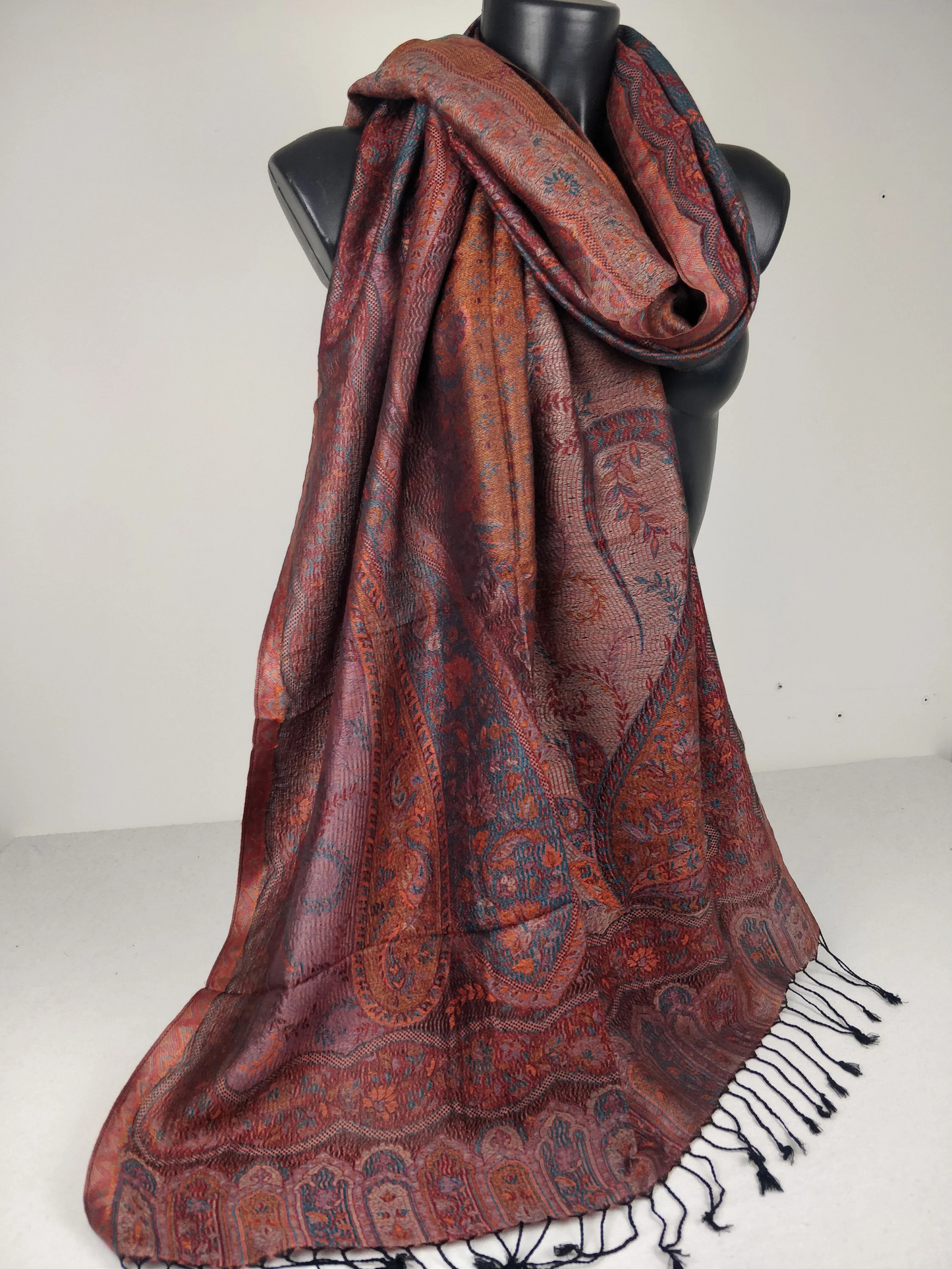 Wende-Mangal-Pashmina aus Modal/Seide. Braunes und blaues Paisley-Muster.