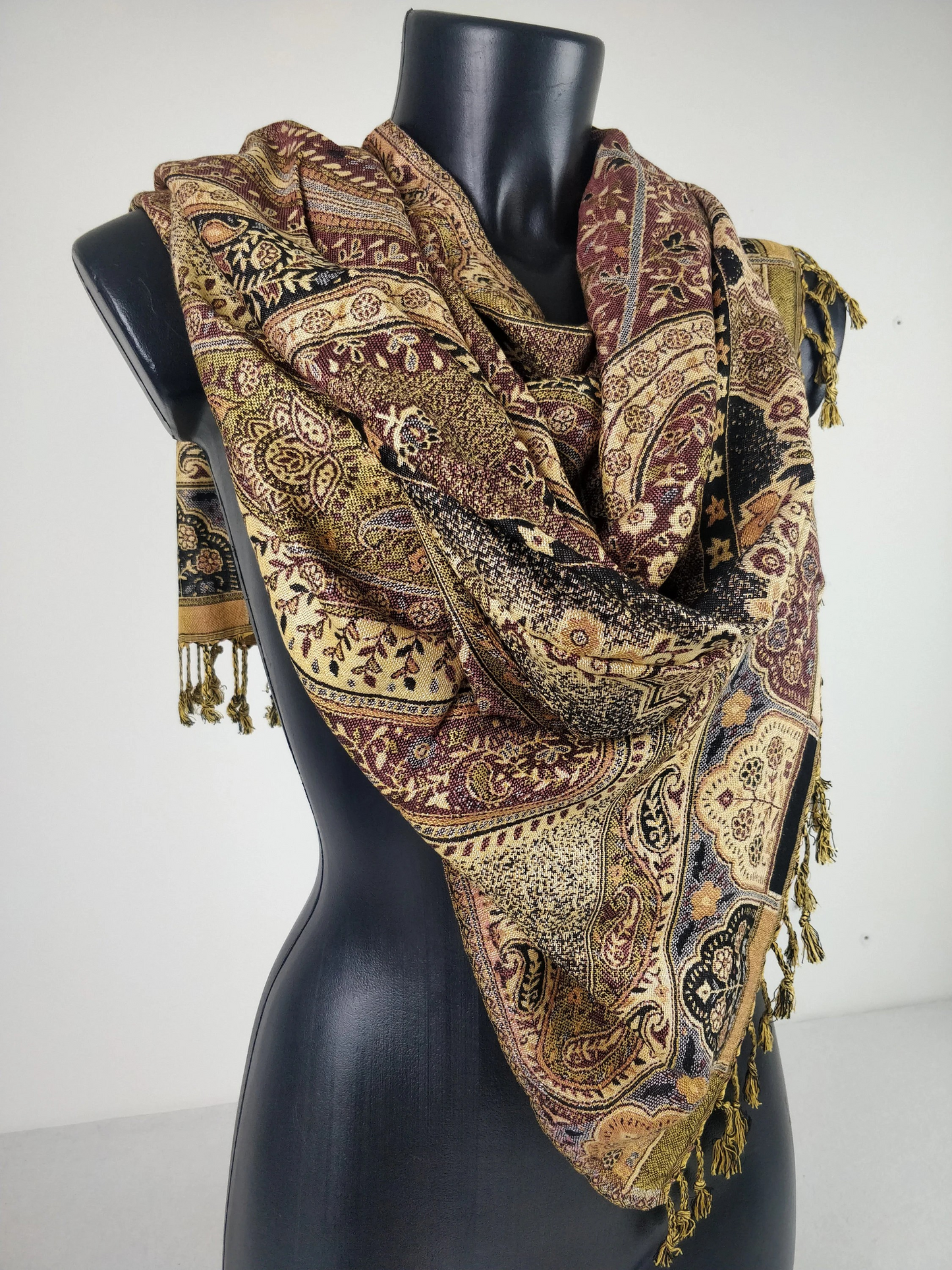 Pashmina vintage Hantra en viscose. Echarpe réversible aux motifs ethnique noir, violet et crème